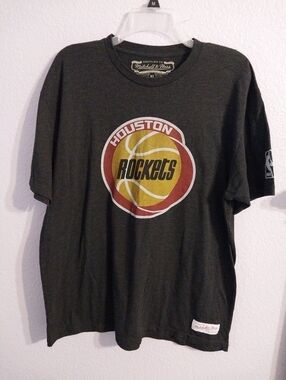 HOUSTON ROCKETS RETRO MITCHELL AND NESS NOSTALGIA CO. SIZE XL PRE OWENED.
